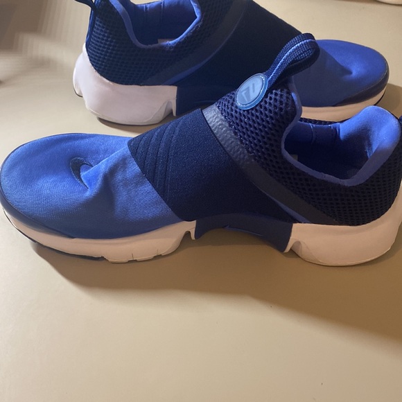 Navy Blue Nike Sneakers - Picture 4 of 6